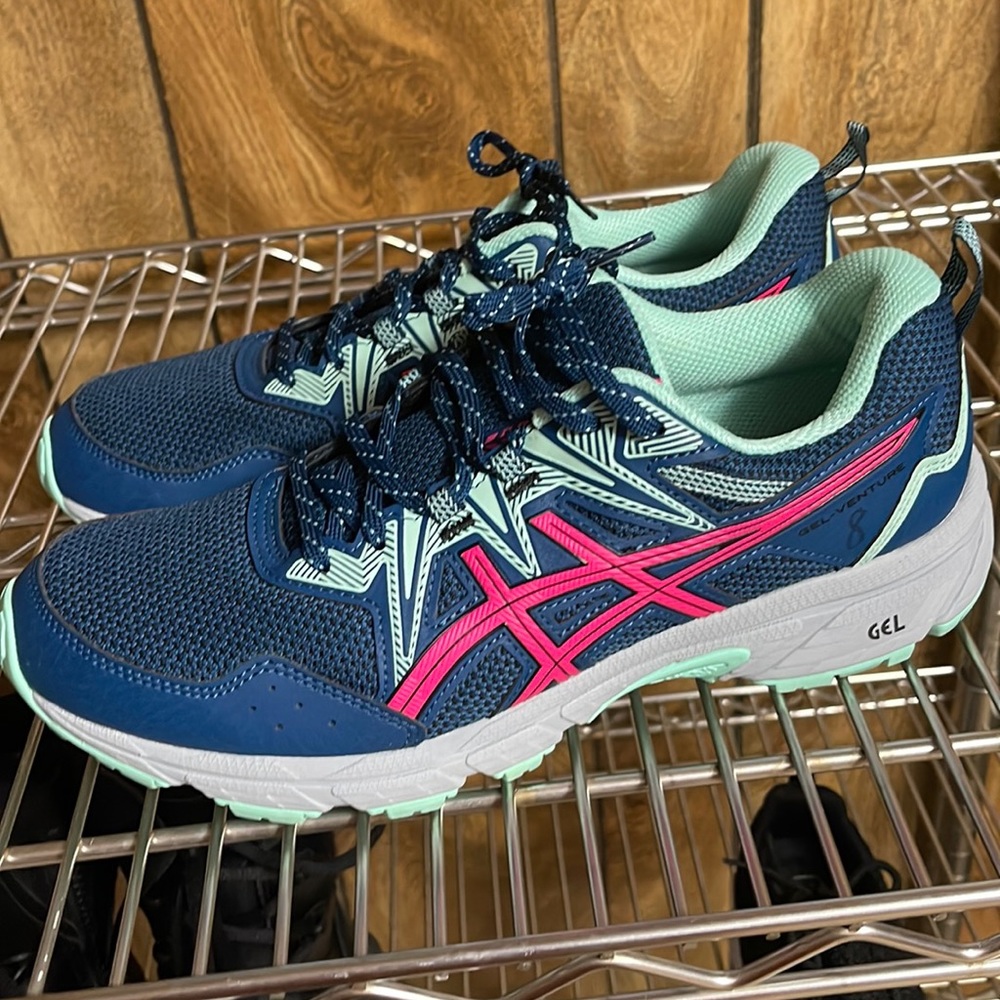 Asics gel venture brand new size 10